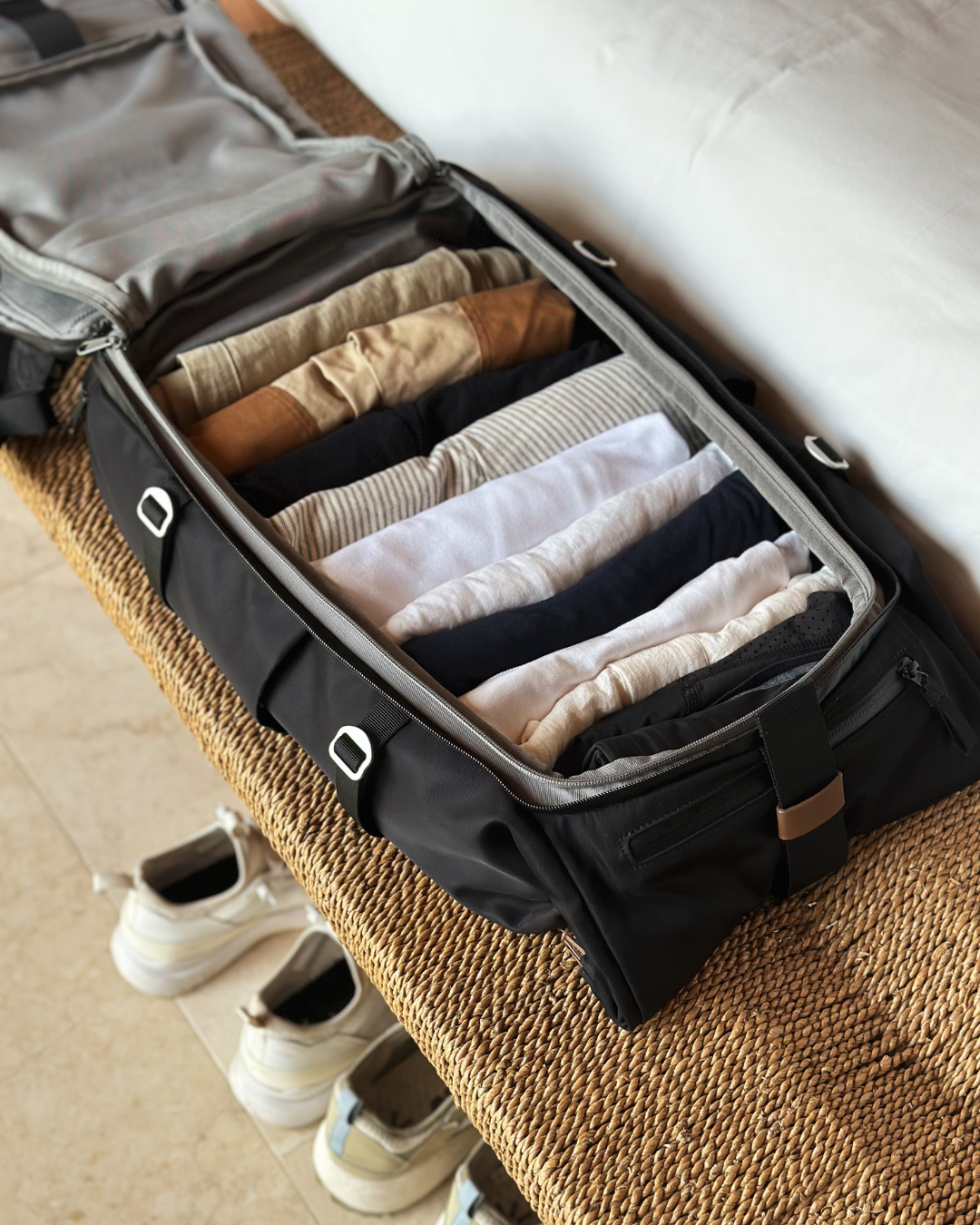 Sac à dos Caméléon ouvert à plat organisation compartiments Hobe